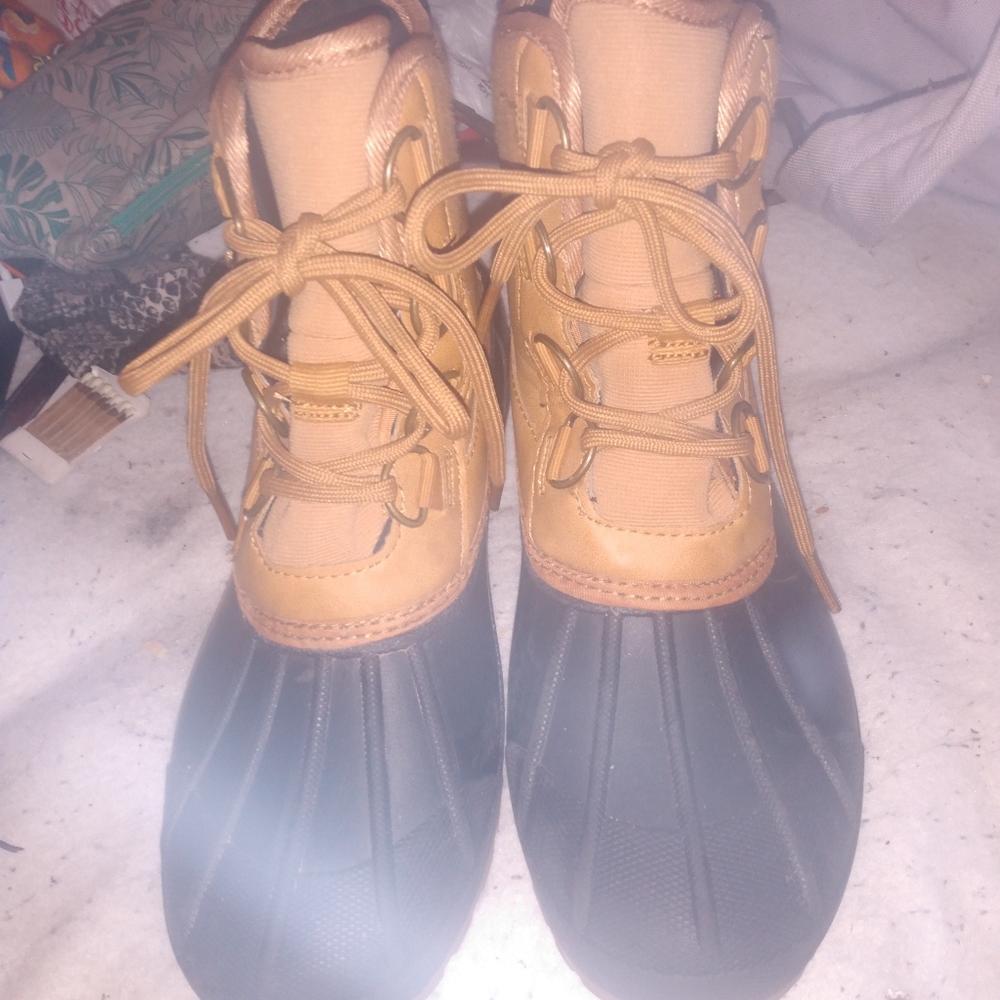 NWOT Universal Thread waterproof women's duck boots size 8